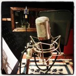 Bild på mikrofon i inspelningsstudio Playground, Halmstad